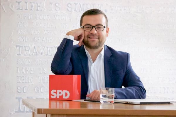 Χαίρονται στο ΠΑΣΟΚ για τον πρώτο Έλληνα δήμαρχο της Γερμανίας