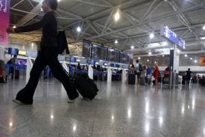 «Εξαφανίστηκαν» (μείωση 98,7%) οι ταξιδιωτικές εισπράξεις τον Απρίλιο
