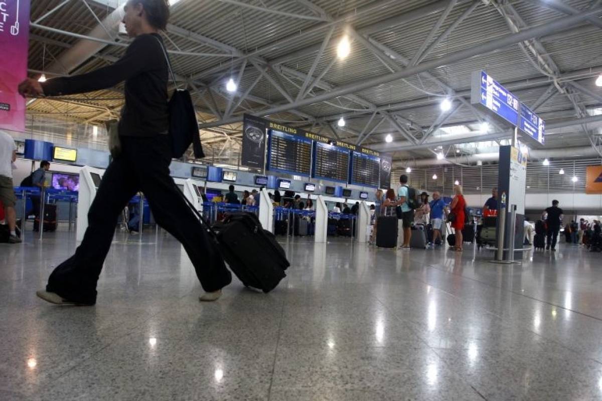 «Εξαφανίστηκαν» (μείωση 98,7%) οι ταξιδιωτικές εισπράξεις τον Απρίλιο