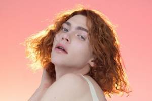 JSLOIPHNIE: Το νέο τραγούδι της Sophie, της της avant-garde μουσικού που έφυγε νωρίς