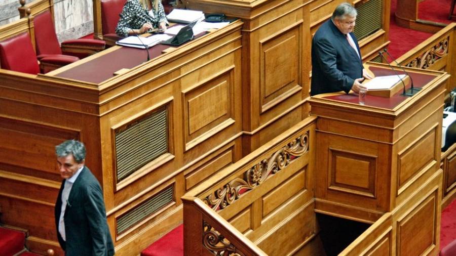 Ο Τσακαλώτος θέλει να κεράσει ουίσκι τον Βενιζέλο…