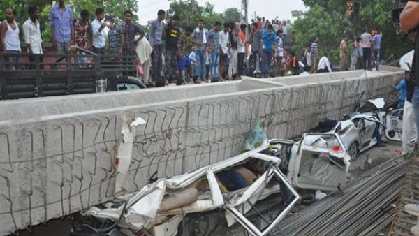 Ινδία: 15 νεκροί και 10 τραυματίες από κατάρρευση αερογέφυρας