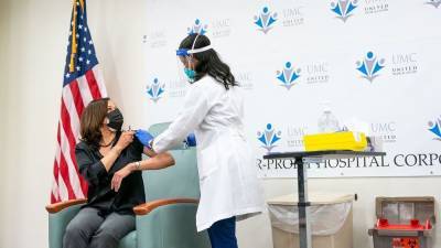 ΗΠΑ: Εμβολιάστηκε η εκλεγείσα αντιπρόεδρος Καμάλα Χάρις