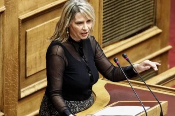 Με σεξπιρικό σχόλιο «χτύπησε» η Παπακώστα