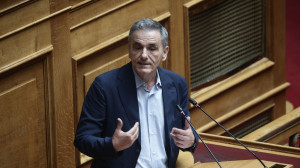 Ο Τσακαλώτος δεν έχει μιλήσει με τον Τσίπρα από το 2023 - Θα τον... θυμηθεί για το νέο κόμμα;