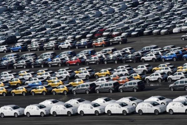 Τραμπ:Εξετάζει αναβολή έξι μηνών για τους δασμούς στα εισαγόμενα αυτοκίνητα