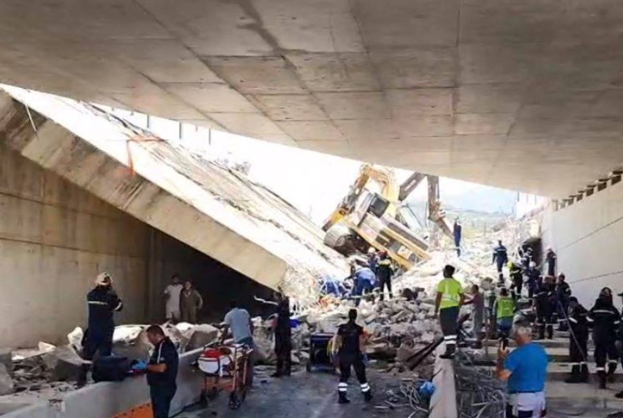 Πάτρα: Έπεσε τμήμα γέφυρας στα Μποζαΐτικα-Ένας νεκρός και 8 τραυματίες