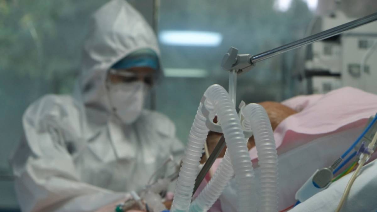 Μελέτη: Το προφίλ των πλήρως εμβολιασμένων που τελικά νοσηλεύονται