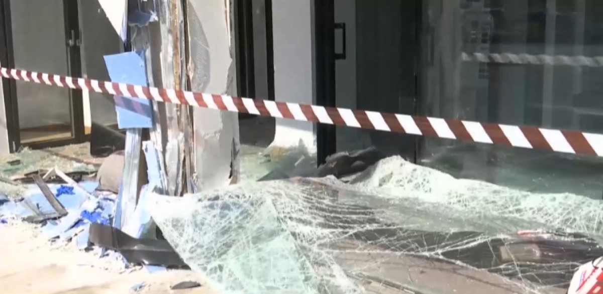 Λεωφόρος Κηφισίας: Αυτοκίνητο έπεσε σε τζαμαρία καταστήματος