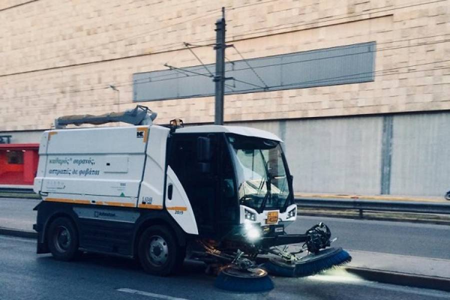 Επιχείρηση καθαριότητας-απολύμανσης με μεγάλα μηχανήματα στο Νέο Κόσμο (photos)