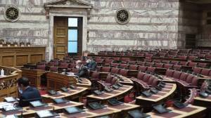 Στη Βουλή το πολυνομοσχέδιο με τις ρυθμίσεις για την πανδημία