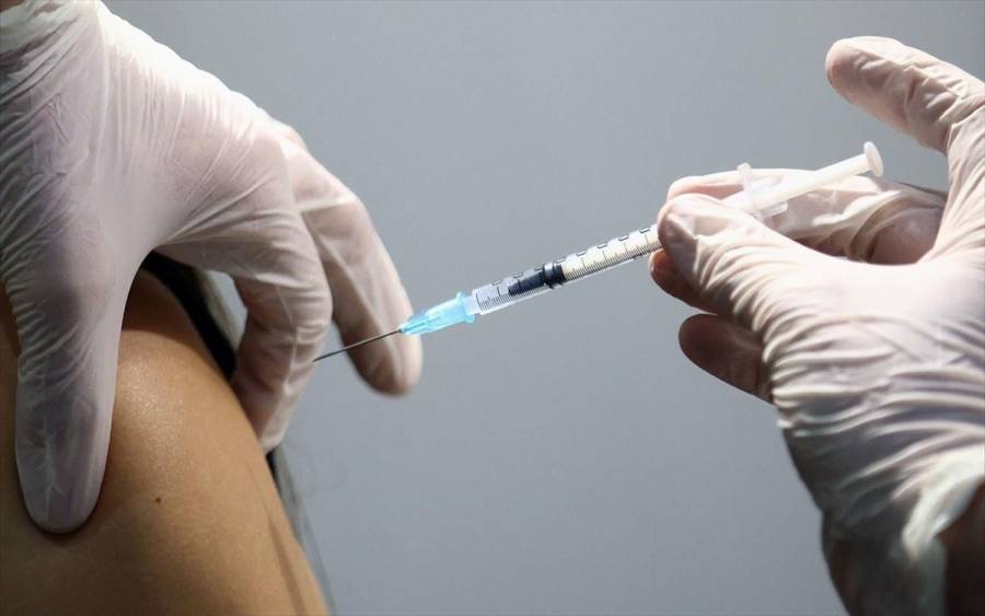 Ανοίγει η πλατφόρμα του εμβολιασμού για ηλικίες 40-44
