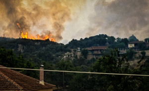 Φενεός: Καλύτερη η εικόνα της φωτιάς – Σε επιφυλακή οι πυροσβεστικές δυνάμεις