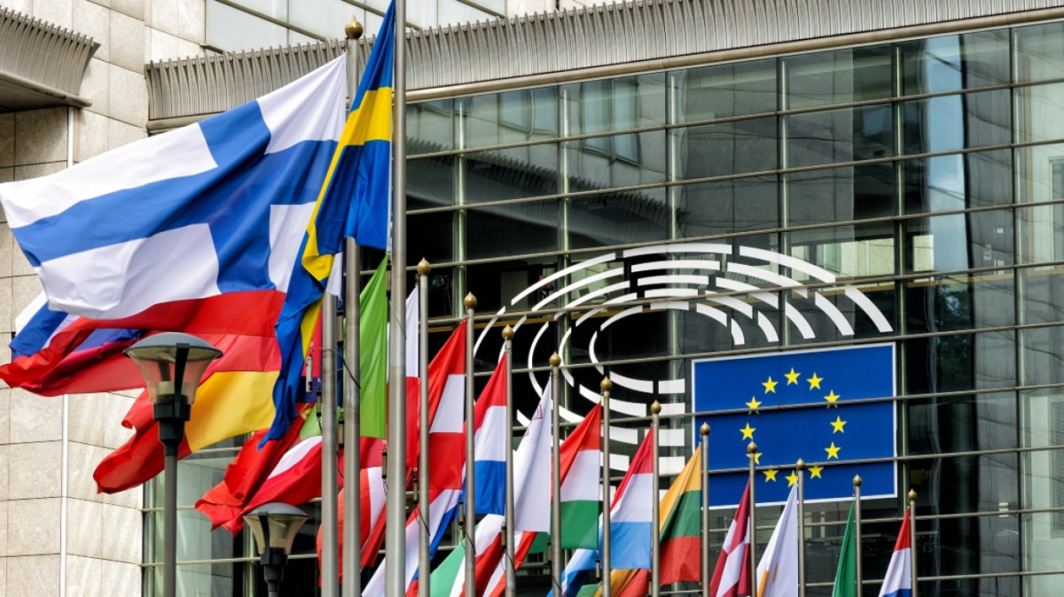 Bloomberg: Προχωρούν οι ενταξιακές διαπραγματεύσεις στην ΕΕ με Ουκρανία και Μολδαβία