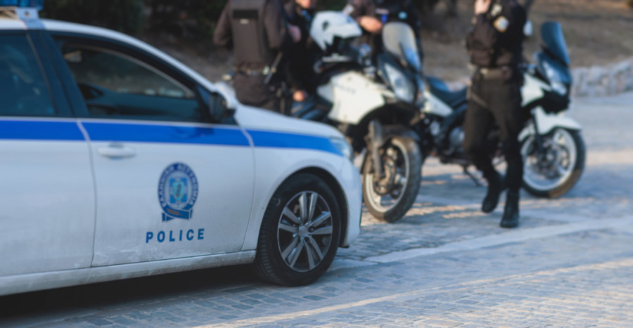 Προφυλακιστέος ο 67χρονος που εισέβαλε με σφυρί σε τράπεζα στη Θεσσαλονίκη