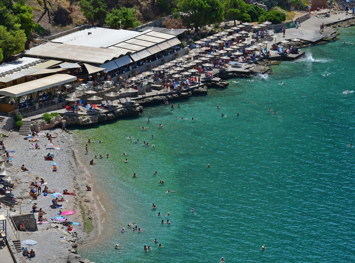 «Κίνημα της πετσέτας»: Πρόστιμα στην Κέρκυρα- Τρεις συλλήψεις στη Ζάκυνθο