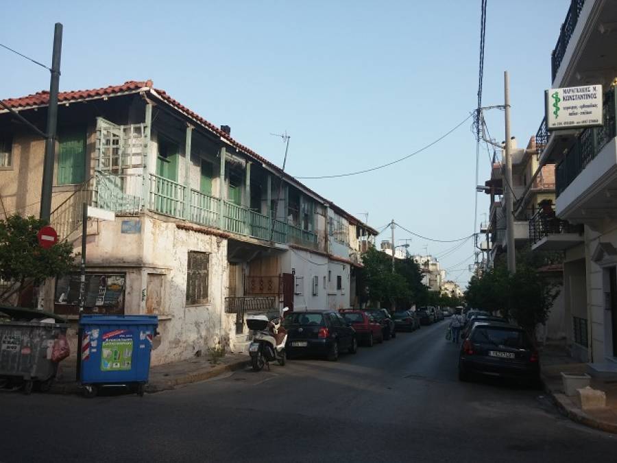 Μια βόλτα στα προσφυγικά