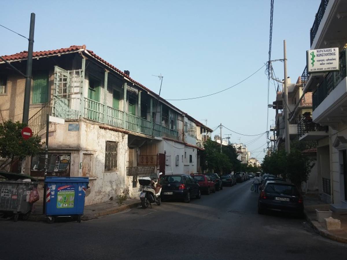 Μια βόλτα στα προσφυγικά