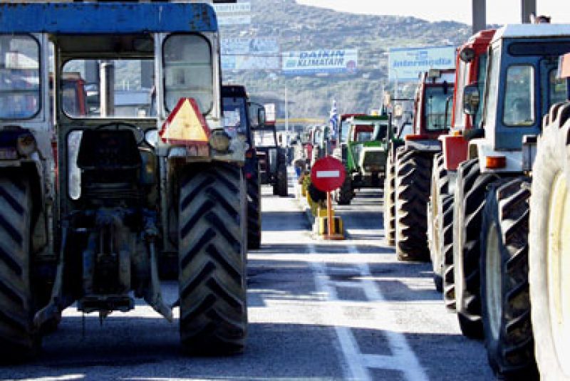Στους δρόμους βγαίνουν τη Δευτέρα τα "κόκκινα" τρακτέρ- Στάση αναμονής τηρούν οι υπόλοιποι αγρότες