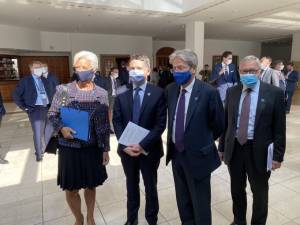 Μηνύματα δημοσιονομικής ελευθερίας στο Eurogroup-Οι κίνδυνοι και οι ενστάσεις