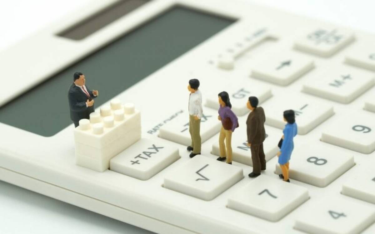 Τι πρέπει να πληρώσουν οι φορολογούμενοι μέχρι τέλος του μήνα