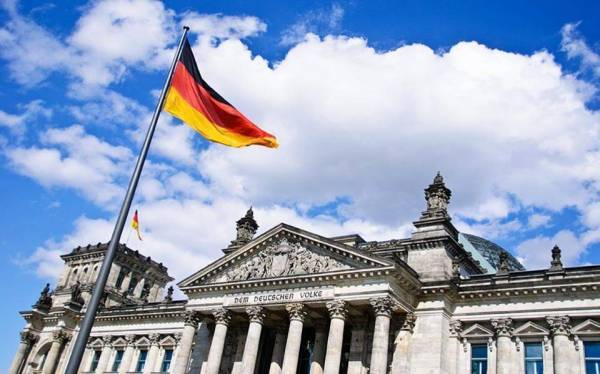 Νέο παγκόσμιο ρεκόρ στο πλεόνασμα για τη Γερμανία