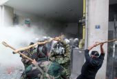 Αγρότες: Χημικά στο υπ. Αγροτικής Ανάπτυξης-Θέλουν να φύγουν τα ΜΑΤ