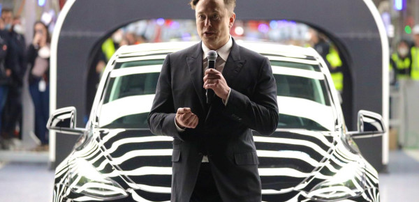 Η Tesla προχωράει σε νέα μείωση τιμών στα μοντέλα της