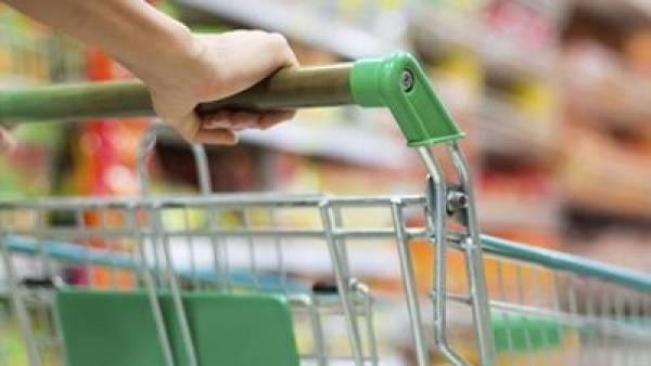 «Σταυρόλεξο» για την αγορά η μετακύλιση των μειώσεων ΦΠΑ