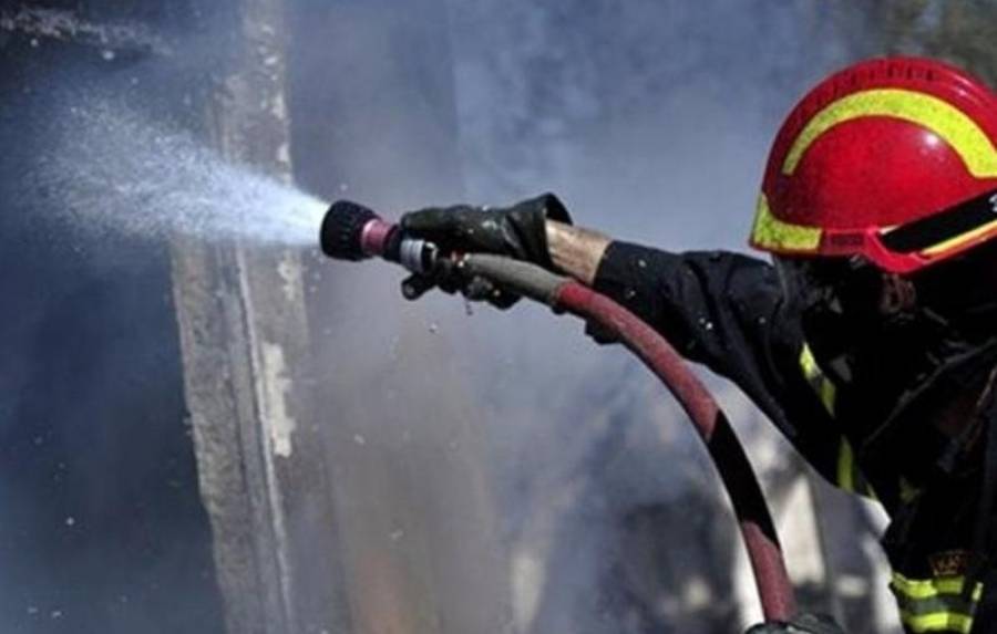 Φωτιά σε διαμέρισμα στο Νέο Φάληρο - Δύο τραυματίες
