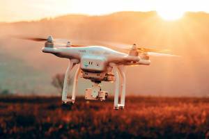 Στα $129 δισ. οι παγκόσμιες δαπάνες για ρομπότ και drones