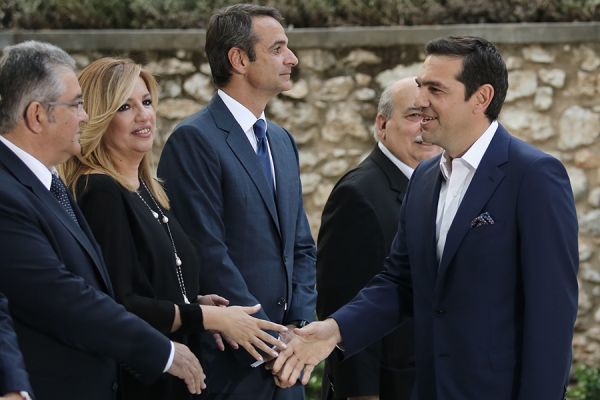 Σκοπιανό: Ο Τσίπρας ενημερώνει τους αρχηγούς-Ψυχρό κλίμα με Μητσοτάκη, Γεννηματά