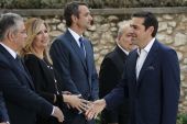 Σκοπιανό: Ο Τσίπρας ενημερώνει τους αρχηγούς-Ψυχρό κλίμα με Μητσοτάκη, Γεννηματά