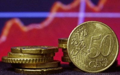 «Ασθενική» άνοδος του ευρώ κατά 0,44%, φτάνει στα 0,9930 δολάρια