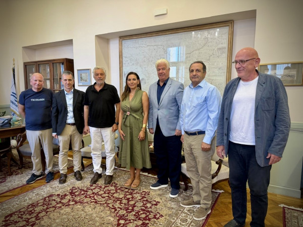 Κεφαλογιάννη: Συνάντηση με τον Περιφερειάρχη Ιονίων Νήσων – Στο επίκεντρο η νέα στρατηγική τουριστικής προβολής