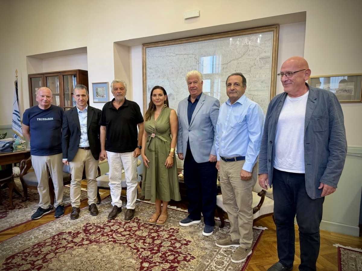 Κεφαλογιάννη: Συνάντηση με τον Περιφερειάρχη Ιονίων Νήσων – Στο επίκεντρο η νέα στρατηγική τουριστικής προβολής