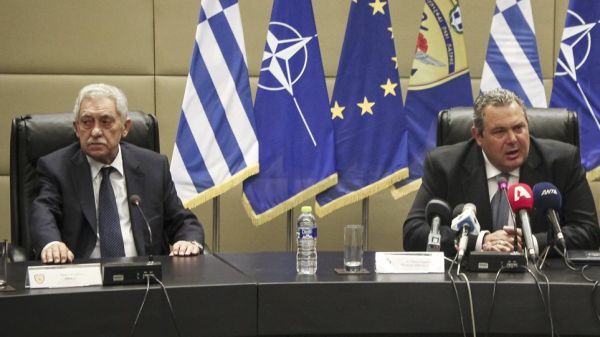 Κι ο κυρ-Φώτης παρακολουθούσε σιωπηλός…