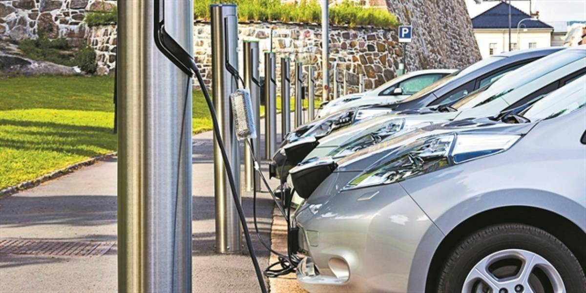 Κίνητρα για την ανάπτυξη της ηλεκτροκίνησης επεξεργάζεται το υπ. Μεταφορών