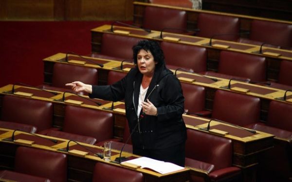 Κανέλλη: Να κοπούν οι μισθοί-Μη γίνεται για λόγους ξεγελάσματος