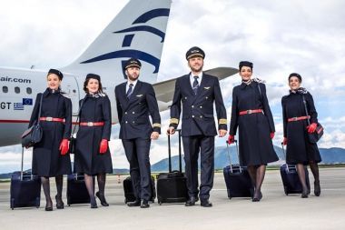 "Φιγουρίνια" οι αεροσυνοδοί της Aegean Airlines με υπογραφή Κοκοσαλάκη