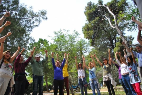 Η Βασιλική Σκρέκου μας μαθαίνει να γελάμε... με την ψυχή μας