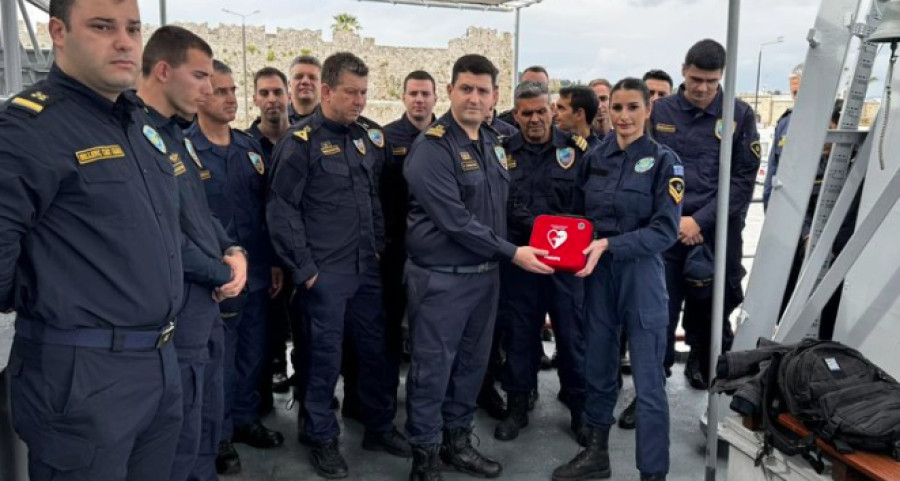 Τα πλοία Ανοιχτής Θαλάσσης 070 και 080 παρέλαβαν αυτόματους απινιδωτές