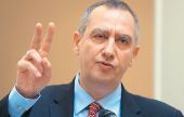 Οι βουλευτές θα… αξιολογούν τους αποσπασμένους στα γραφεία τους, δημοσίους υπαλλήλους!