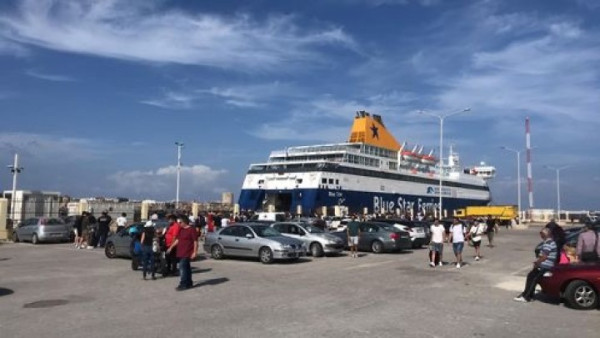 Ένταση στη Ρόδο: 400 μετανάστες εμπόδισαν τον απόπλου πλοίου
