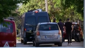 Υπόθεση 12χρονης-Ένταση στη δίκη: Η κατηγορούμενη μητέρα επιτέθηκε στον Μίχο