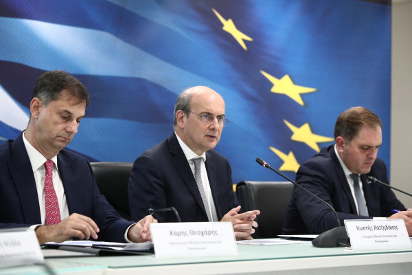 Φορολογικό νομοσχέδιο- Ελεύθεροι επαγγελματίες: Τέσσερις «διορθώσεις» εν μέσω αντιδράσεων