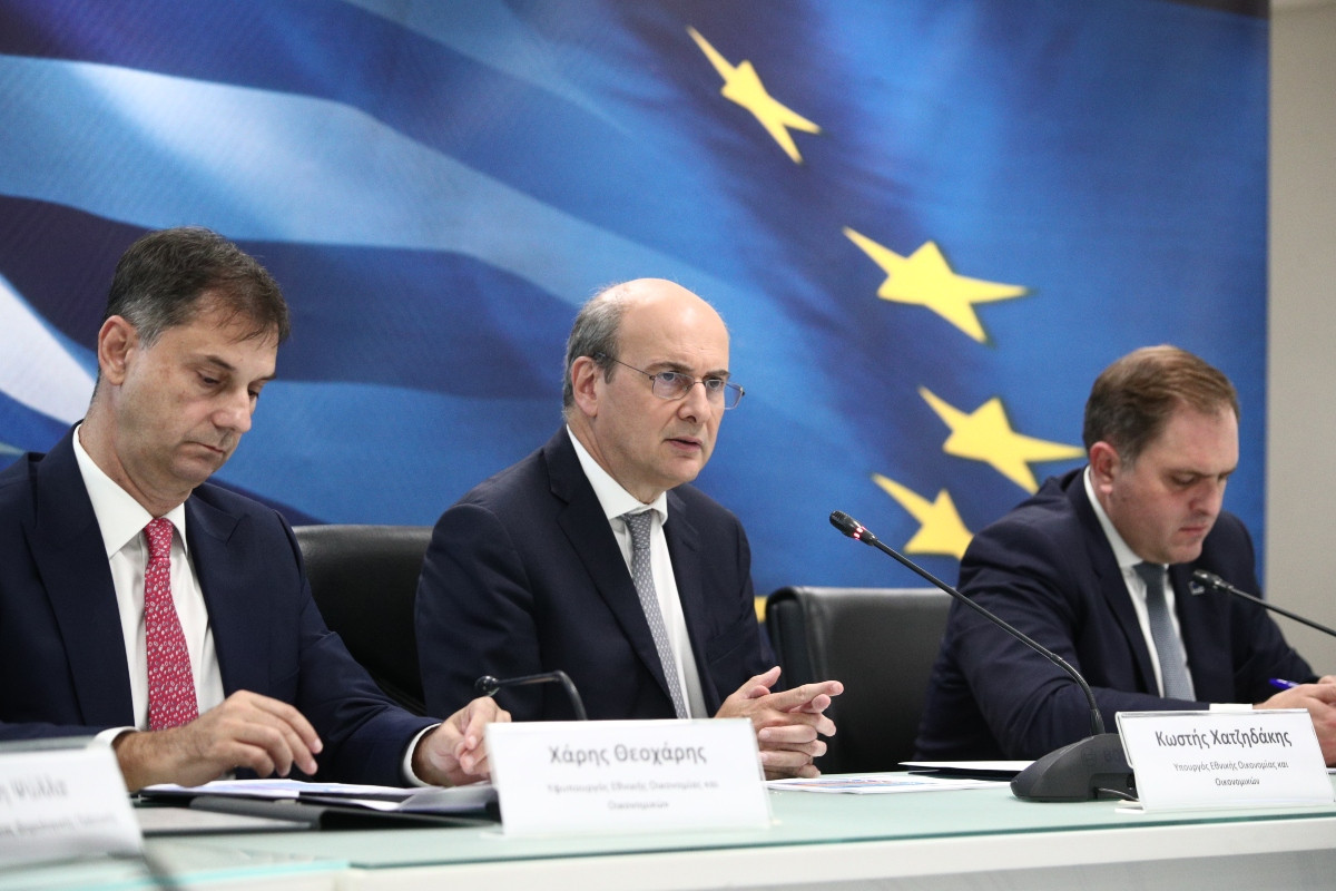 Φορολογικό νομοσχέδιο- Ελεύθεροι επαγγελματίες: Τέσσερις «διορθώσεις» εν μέσω αντιδράσεων