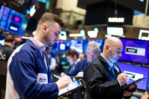 Νέα record highs για τον S&P 500 και τον Nasdaq