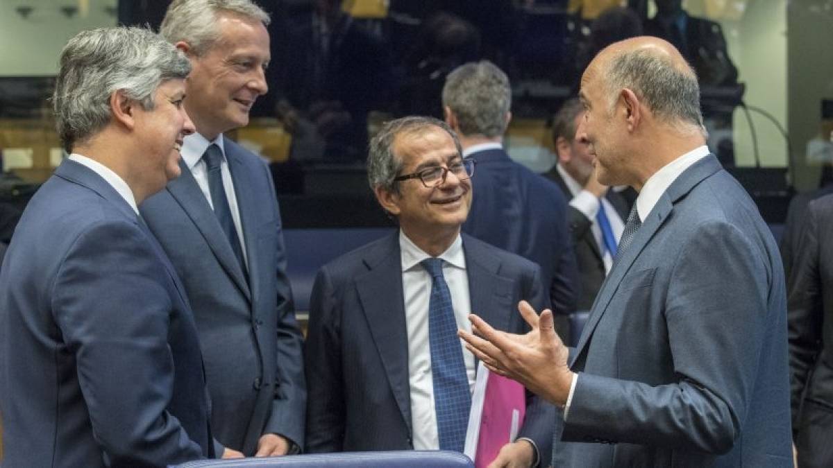 Σε αναμμένα κάρβουνα οι Βρυξέλλες με την Ιταλία-«Καμπανάκια» Γιούνκερ