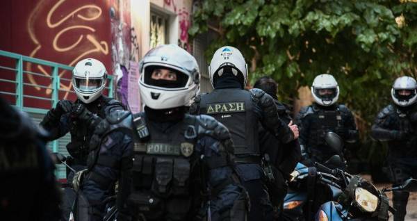 Έφοδος της Αντιτρομοκρατικής σε διαμέρισμα της Αθήνας